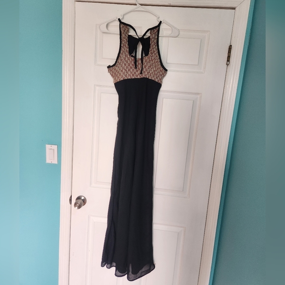 Thea Dora size 4 black evening dress with red and silver shimmer bust - Picture 5 of 8